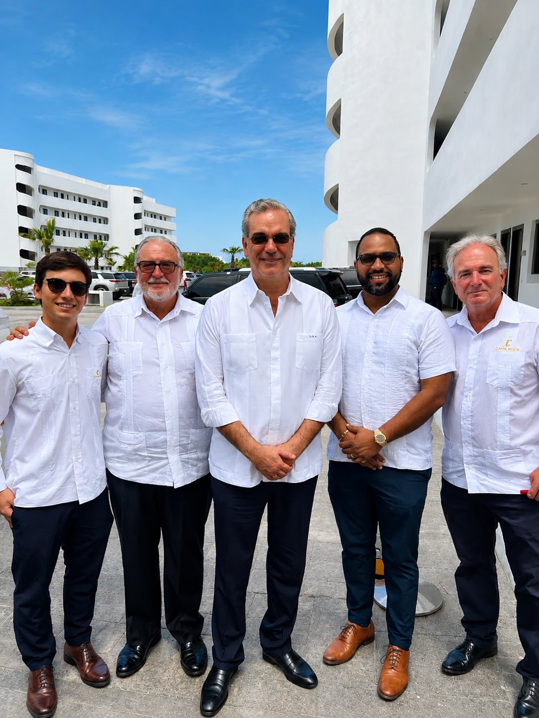 Equipo y colaboradores de Cana Rock en uno de sus proyectos en Punta Cana